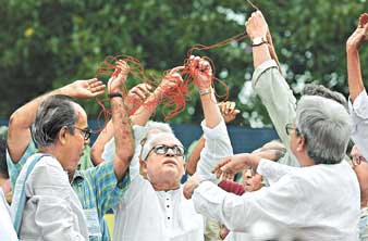 কিন্তু এখন তো এত কথা বলা যাচ্ছে!