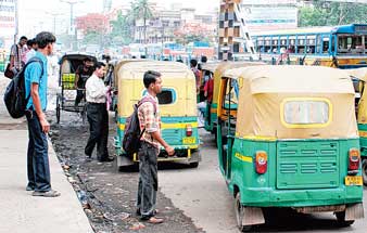 ইচ্ছেমতো চলছে অটো, হয়রান যাত্রীরা