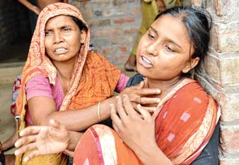 বাঁশবাগানে প্রৌঢ়ের দেহ, শুরু রাজনীতি