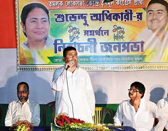 গরম উপেক্ষা করেই চলছে প্রচার