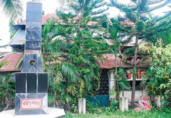 হাতে গোনা দেওয়াল লিখেই ক্ষান্ত দিতে হচ্ছে সিপিএমকে