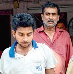 ধৃত তিন বাসকর্মী, প্রশ্ন রাতের পথে নিরাপত্তা নিয়েই