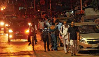 পার্কিংয়ে বেহাল সার্ভিস রোড