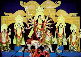 দইসাইতে বেঙ্গলি ক্লাবের সর্বজনীন পুজো। সোহম গুহর তোলা ছবি।