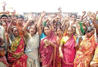 ধর্ষিতার বাড়ি গিয়ে আক্রান্ত বিজেপি প্রার্থী