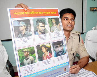 ভোটের মুখে মাওবাদী ধরতে পোস্টার