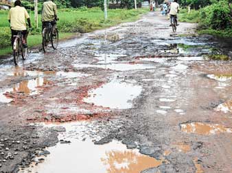 ক্ষতিপূরণ না মেলায় থমকে রাস্তার কাজ, কোর্টে ঠিকাদারও