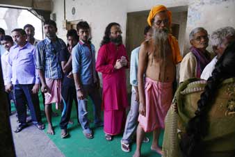 ত্রিমুখী লড়াইয়ে নজরকাড়া কাশীধাম