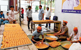ফল যেন জানাই, প্রস্তুতি দেশে ও বিদেশে