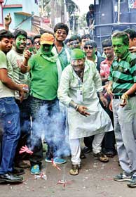 কৃষ্ণনগরের রাস্তায় নাচলেন জয়ী তাপস