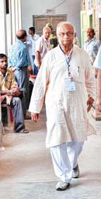 ভোটের ফল ঘোষণার আগেই গণনাকেন্দ্র ছাড়লেন জলুবাবু