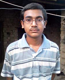 অভাবে বিজ্ঞান পড়ার স্বপ্নভঙ্গ কৌশিকের