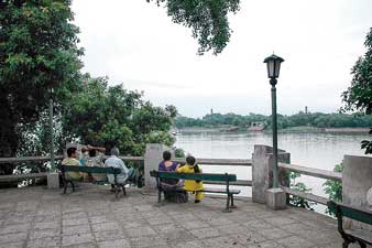 কেমন দাঁড়াবে চন্দননগর পুরসভার পরিষেবা, ধন্দ