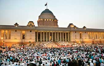 মুখ্যমন্ত্রীদের টপকে রাইসিনার প্রথম সারিতে অমিতরা