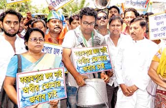 পানীয় জল নিয়ে বিক্ষোভ তৃণমূলের