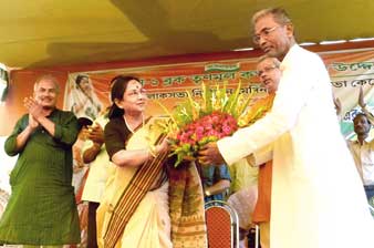 ভোটের আগে শেষ রবিবারে প্রচার জমজমাট