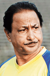 এসএমএস করে ধোঁয়াশা বাড়ালেন আর্মান্দো