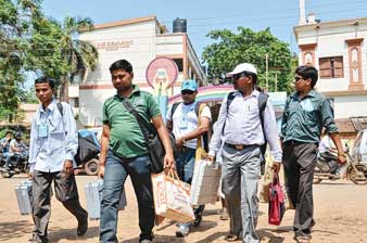 ভোট কাটাকাটিই ভরসা, আবার ভাবনাও