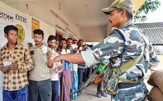 ভোটে নিরাপত্তার দুই চিত্র, সরব বিরোধীরা