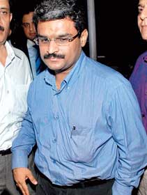 এনএসইএল কাণ্ডে গ্রেফতার জিজ্ঞেস শাহ