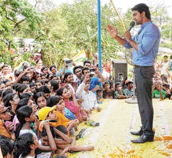 প্রচারে ঘাটাল লোকসভার তৃণমূল প্রার্থী দেব। —নিজস্ব চিত্র।