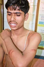 ছাত্রকে মারধরে অভিযুক্ত শিক্ষক