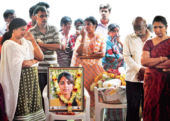 চার বন্ধুকে বাঁচিয়েও ভেসে গেলেন নিজে