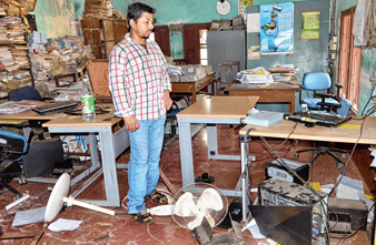 বিশ্বকাপে বিদ্যুৎ বিভ্রাট, ভাঙচুর বণ্টন সংস্থায়