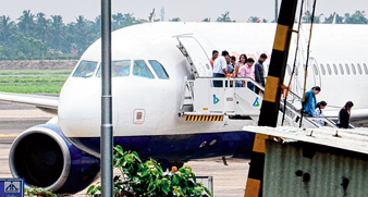 ককপিটের কাচে চিড়, জরুরি অবতরণ কলকাতায়