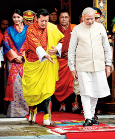 মোদীর জন্য হাততালি দিয়ে রীতি ভাঙল ভুটান