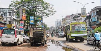 যানজট রুখতে রাস্তায় পুলিশ, ছন্দে ফিরল শহর