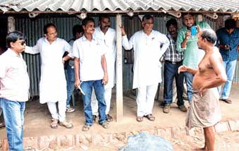 আক্রান্তদের দেখতে নয়াগ্রাম ঘুরল বিজেপি প্রতিনিধি দল