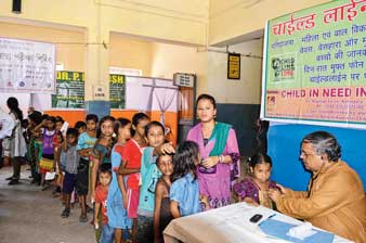 পথশিশুদের জন্য চিকিৎসা শিবির স্টেশনে