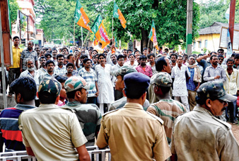 মামলার পরেই গা ঢাকা প্রধানের, ক্ষোভ বিজেপি-র