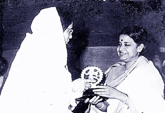 বর্ষা এলেই মনে হয় শহর জুড়ে গাছের চারা লাগাই