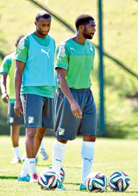 খেলে উঠে ভাইয়ের মৃত্যু সংবাদ পেলেন ইয়াইয়া, কোলো