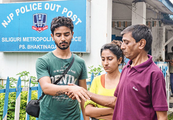 পর্যটক-পরিবারকে মারধর, ধৃত চালক