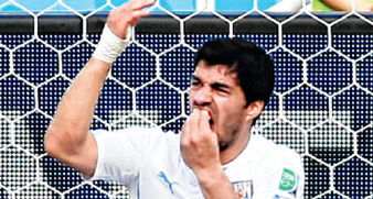 চিয়েলিনির ধাক্কায় আমারই তো চোখে লাগল: সুয়ারেজ