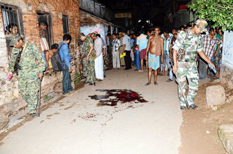 বিশ্বকাপে মগ্ন শহর, গুলিতে নিহত ব্যবসায়ী