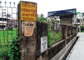 ২৭ বছর পা পড়েনি শিল্পীদের, আগাছায় মুখ ঢেকেছে মুক্তমঞ্চ