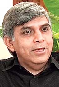 delhi university rolls back FYUP