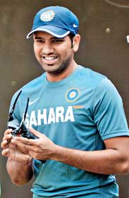 সমালোচকরা পাগল প্রেমিকার মতো