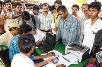 সর্বত্র লাইন, ব্যতিক্রম শুধু মেদিনীপুর কলেজ