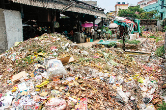 পুর নথিতে নাম বাদ, বাজার সংস্কারে সমস্যা