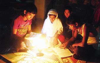 দু’সপ্তাহ ধরে বিদ্যুৎবিহীন এলাকা, সমস্যায় গ্রামবাসী