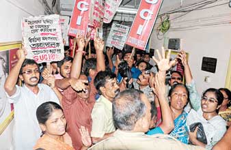 সাংসদের শাস্তির দাবিতে বিক্ষোভ