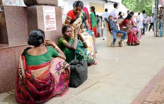 বেলদা স্টেশনে রেল অবরোধ, ভোগান্তি যাত্রীদের