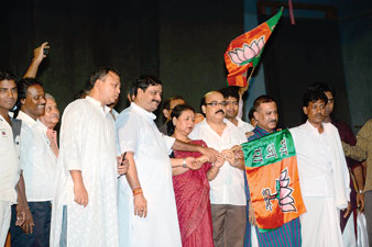 কথায় এখনও ‘কমরেড’, ফব নেতারা বিজেপি-তে