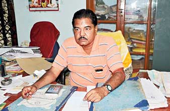 ভর্তি নিয়ে দাবি না মানায় শিক্ষককে নিগ্রহ