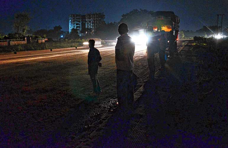 চৌরঙ্গির আঁধার ঘোচাতে বসবে সৌর পথবাতি